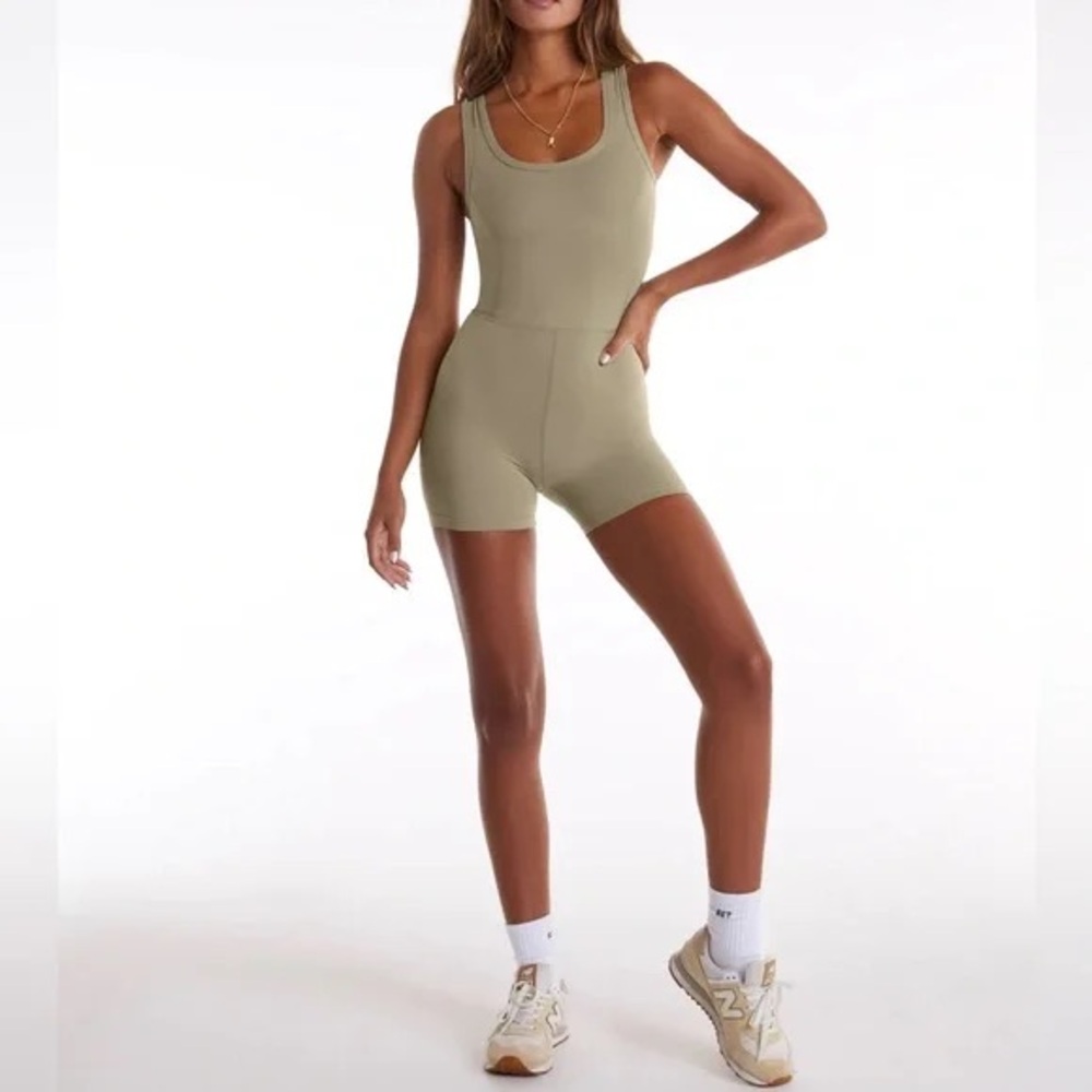 SET ACTIVE {MADE IN LA} ONESIE